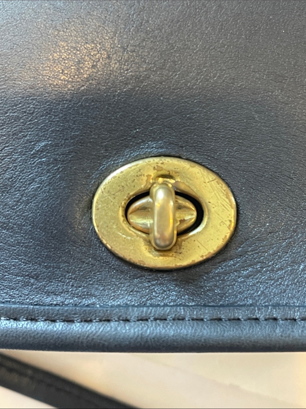 VTG Coach COMPACT POUCH Glovetanned Leather crossbody made in USA 90s - Picture 7 of 16